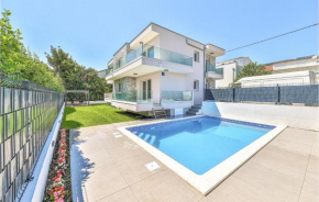 Awesome Home In Kastel Luksic